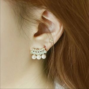 Stylish blink earrings